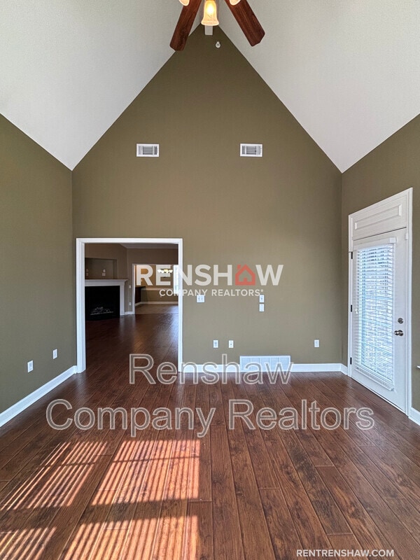 Building Photo - 1395 Calumet Farms Dr