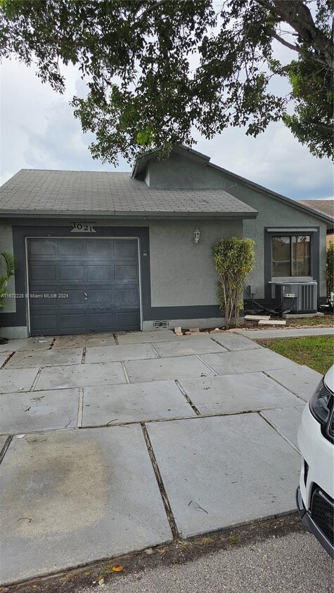 Foto principal - 1021 SW 109th Ave