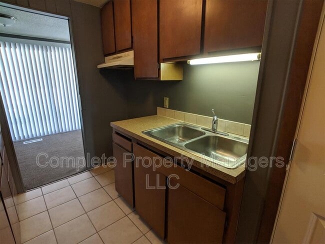 Building Photo - 334 W William St