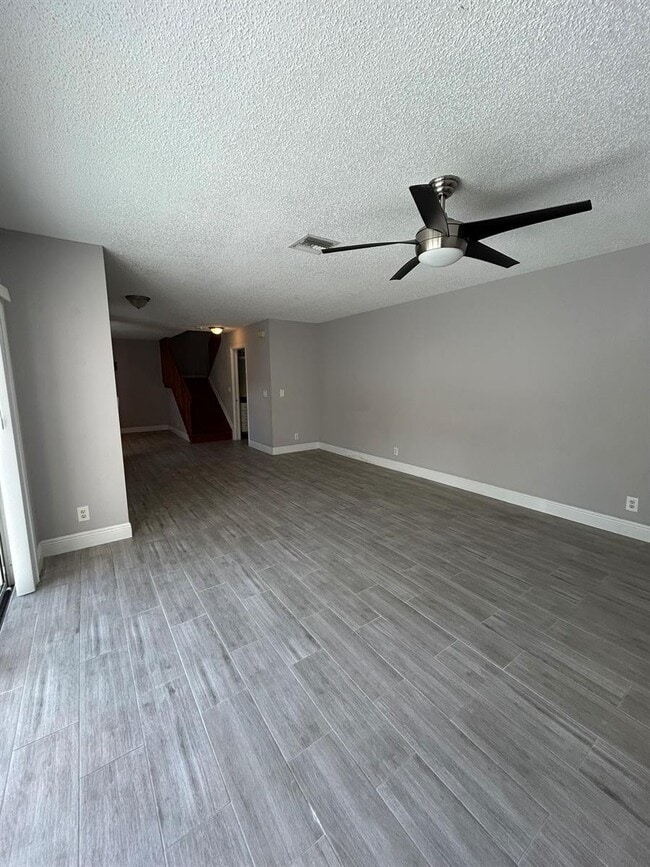 Building Photo - 10978 Mainsail Dr