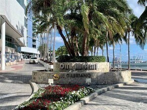 Building Photo - 335 S Biscayne Blvd
