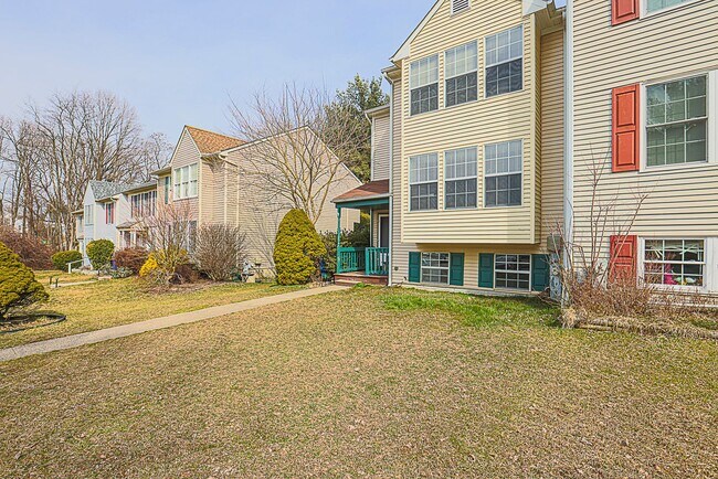 Building Photo - 619 Lochern Terrace