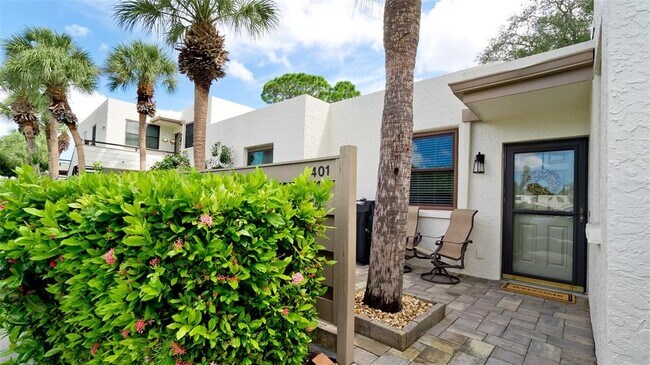 Building Photo - 401 Palm Tree Dr