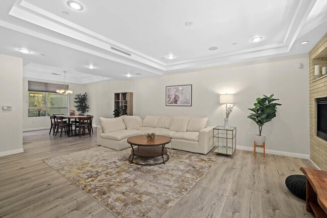 Building Photo - 257 S Hudson Ave
