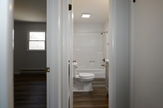 Foto del edificio - 327 Strouse Ave