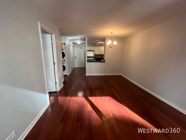 Foto del edificio - 222 E Pearson St