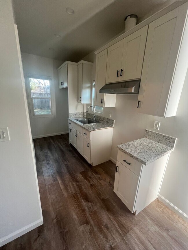 Foto del edificio - 4036-4040 Velma Ave