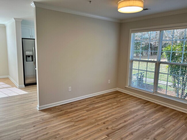 Foto del edificio - Updated, Main Level 2Bed/2 Bath Condo Lewi...