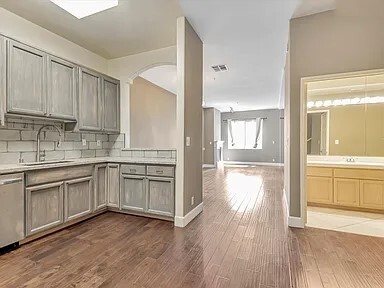 Building Photo - 3535 Dunn Dr