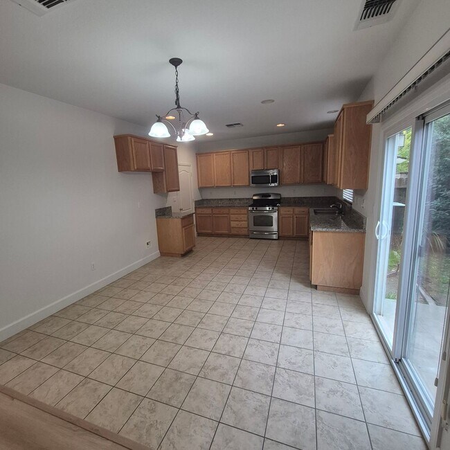 Foto del edificio - Natomas Home available for Speedy Move in.