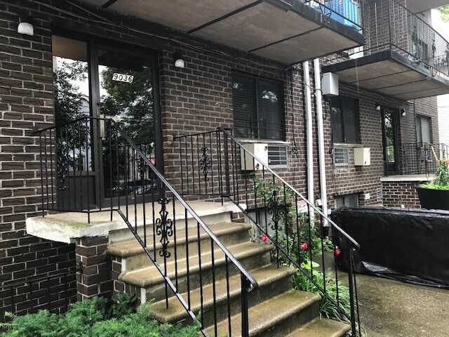 Primary Photo - 90-32 53rd Ave