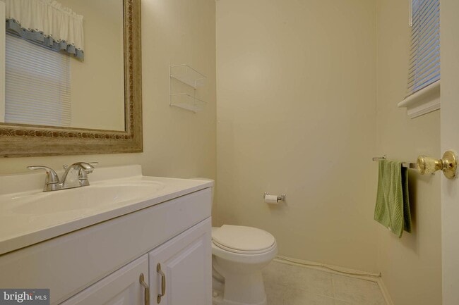 Building Photo - 5005 Red Haven Dr