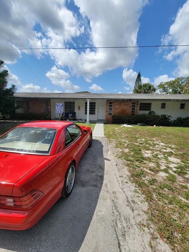 Building Photo - 3033 NW 43rd Ave