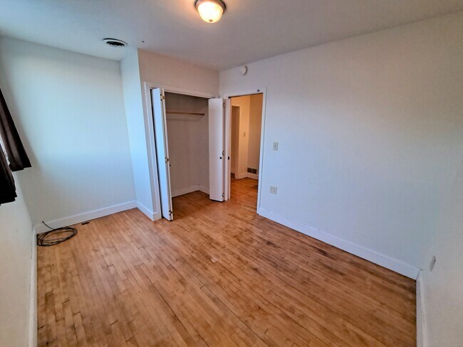 Foto del edificio - 103 E 5th St