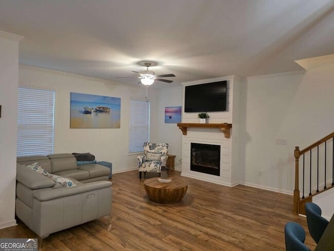 Building Photo - 5531 Garens Way