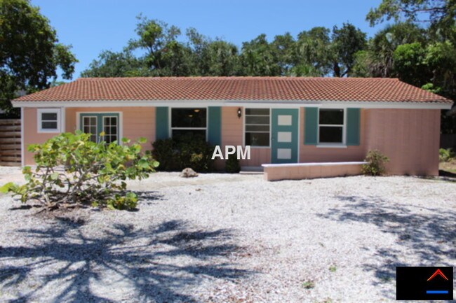 Building Photo - 739 Edgemere Ln