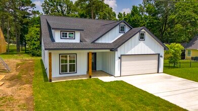 Building Photo - 611 Bridgeview Dr