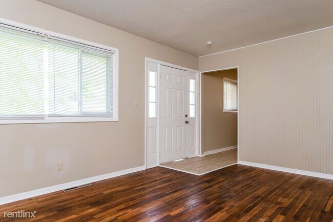 Building Photo - 3 br, 1 bath House - 3740 Shoreline Dr