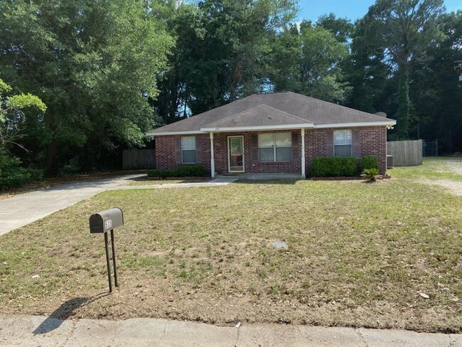 Building Photo - 535 N Forest Dr