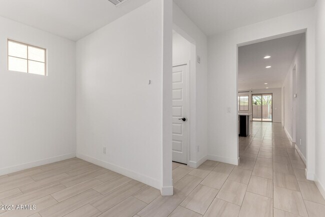 Foto del edificio - 12399 W Forest Pleasant Pl