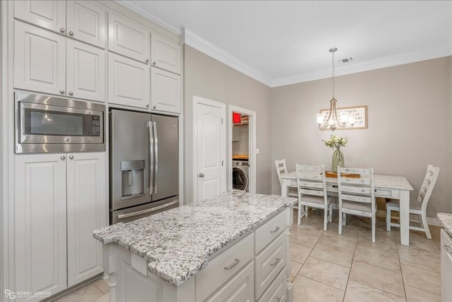 Building Photo - Large 3/2 with Extra Bonus Room in Legacy