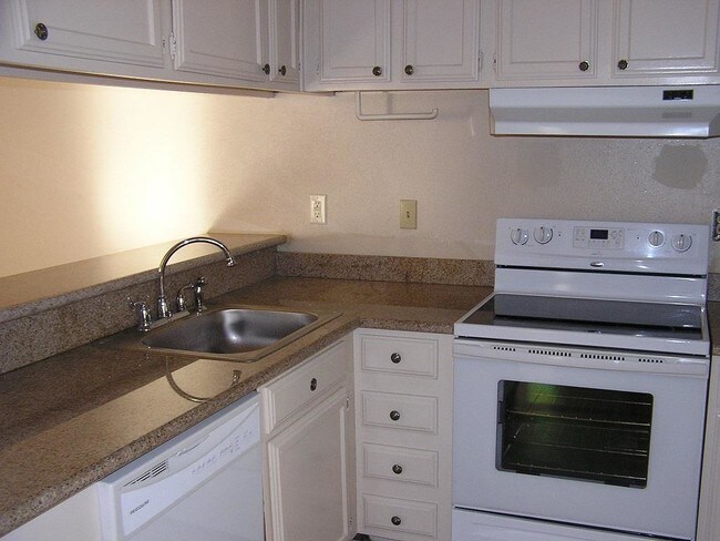 Building Photo - 716 Bering Dr