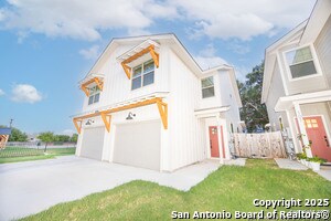 Building Photo - 10206 Lynwood Vlg