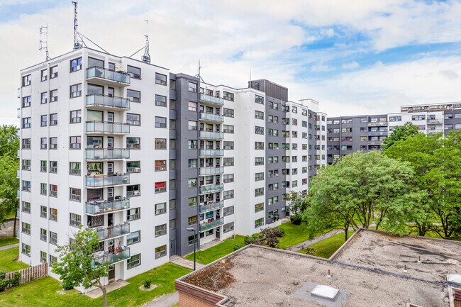 Photo du bâtiment - 65-85 Silver Springs Blvd