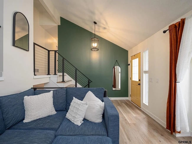 Foto del edificio - 16468 Yates St