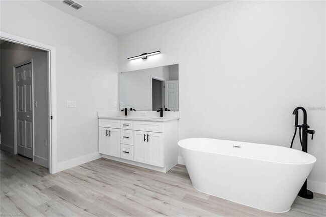 Building Photo - 3398 SW 165th Loop