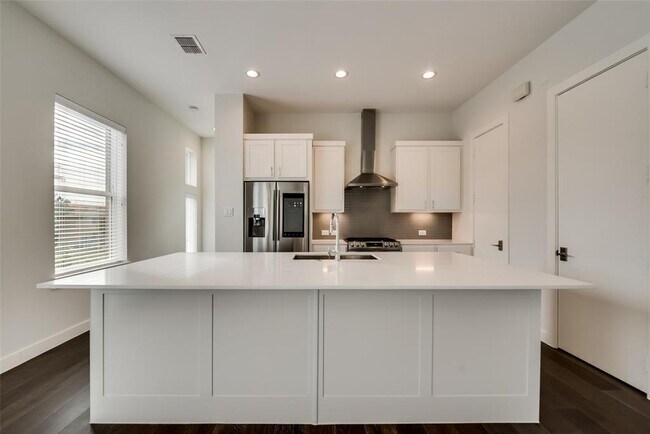 Foto del edificio - 1518 N Carroll Ave