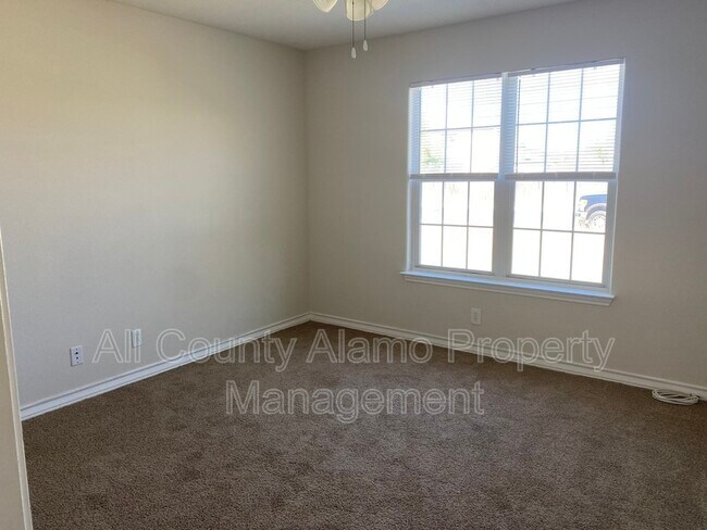 Foto del edificio - 8129 Morning Grove