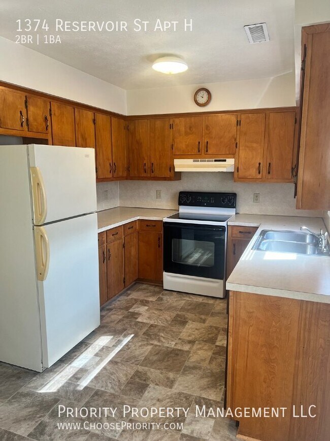 Building Photo - Charming 2-Bedroom Apartment on Reservoir ...