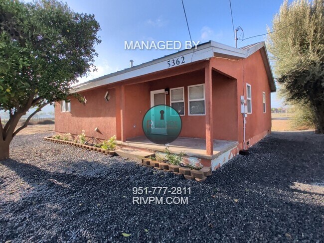 Foto del edificio - Charming Jurupa Valley home on a spacious lot with RV parking!