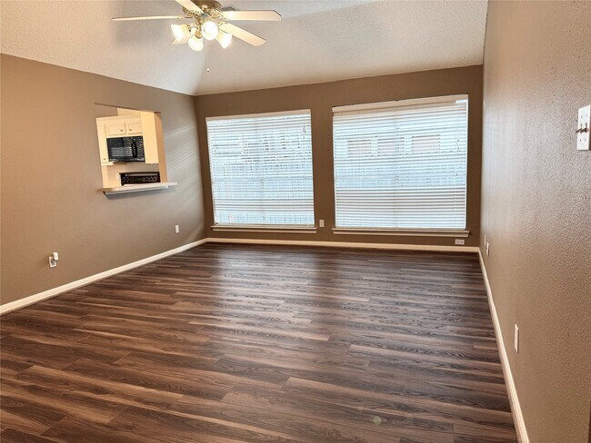 Building Photo - 4006 Hunnington Dr