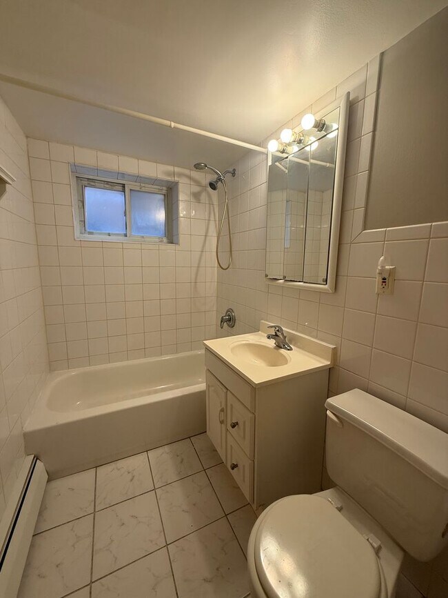 Foto del edificio - 4602 N River Rd