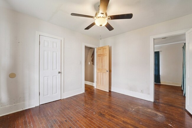 Building Photo - 5224 Bernardo De Galvez Ave