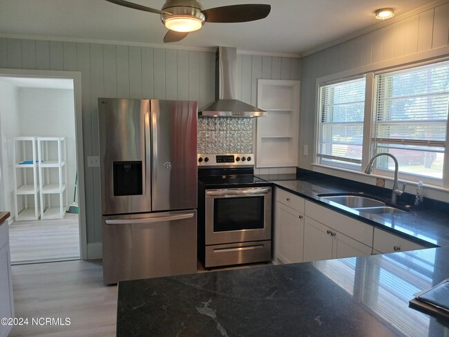 Building Photo - 5501 Myrtle Grove Rd