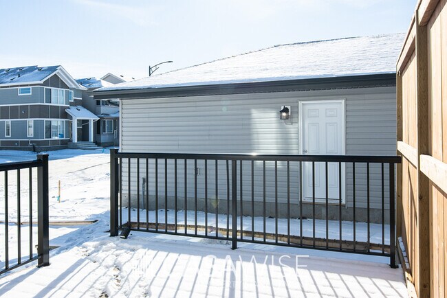 Photo du bâtiment - 1274 McConachie Blvd NW