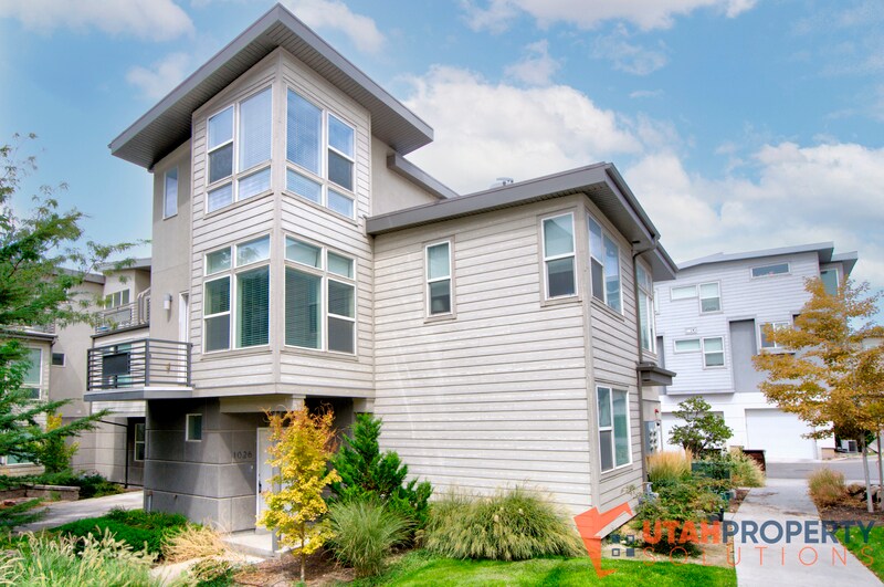 Primary Photo - 1026 W Rooftop Dr