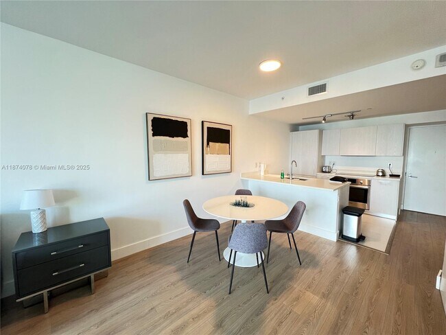 Foto del edificio - 501 NE 31st St