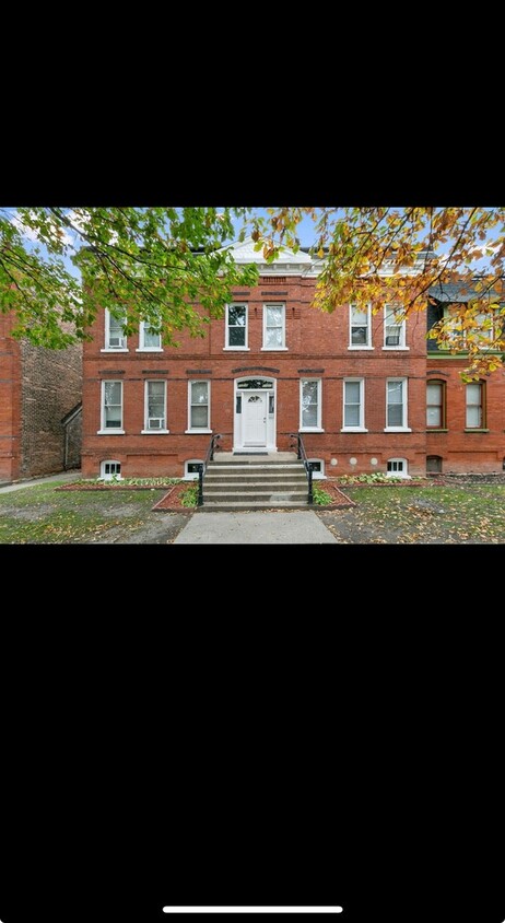 Foto principal - 11216 S Langley Ave