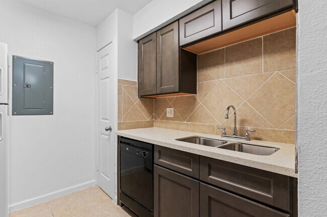 Foto del edificio - Don’t Miss Out | Inquire for Current Move-...