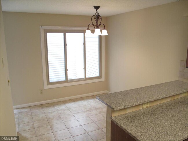 Building Photo - 335 Elan Ct