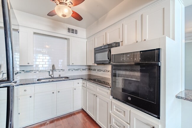 Building Photo - 6106 Averill Way