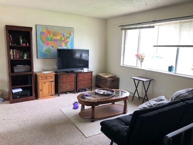 Building Photo - Single Family Home For Rent!