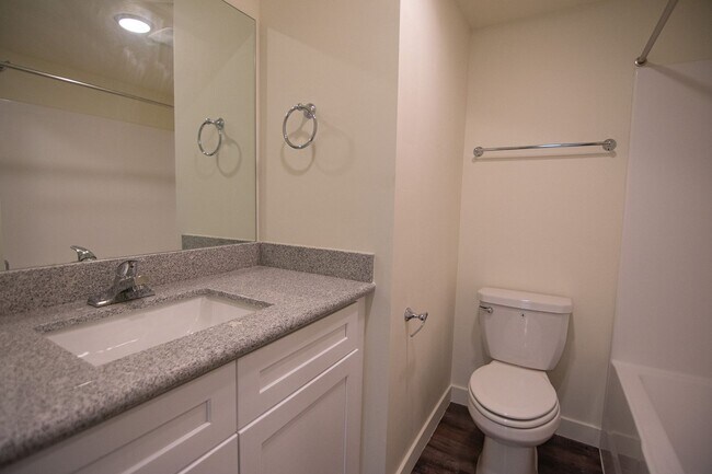 Building Photo - *Villas at the Pointe in Ogden