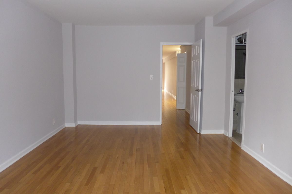 Primary Photo - 301 E 48th St