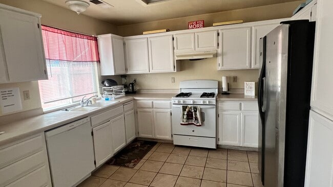 Building Photo - 1836 Torrey Pines Ct