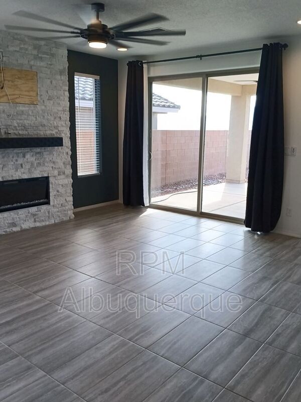 Foto del edificio - 6762 Sydney Drive NE